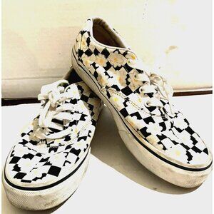 Vans  big Girls Size 3  Checkerboard Daisy Low Top Sneakers Shoes